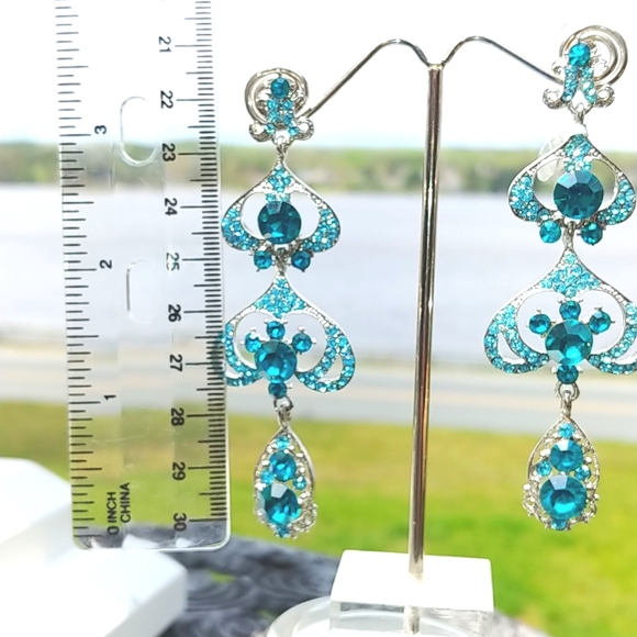 Aqua/teal blue drop chandelier earrings NWT - Picture 4 of 4